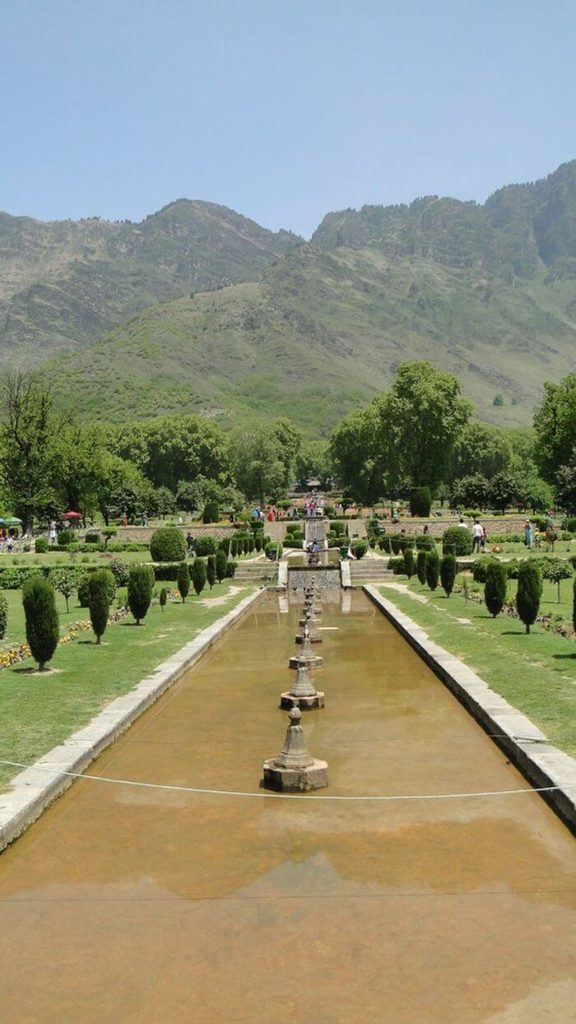 nishat bagh, tourist places near dal lake